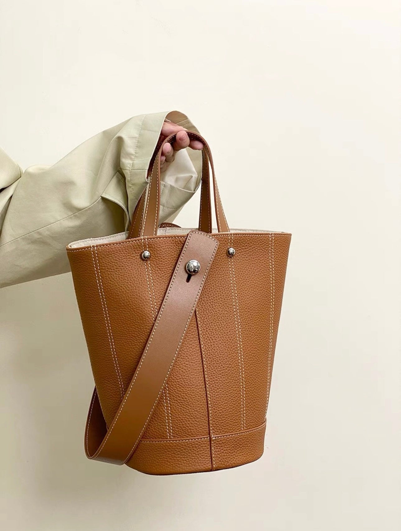Универсальная сумка в стиле бакет из натуральной кожи с текстурой лицея